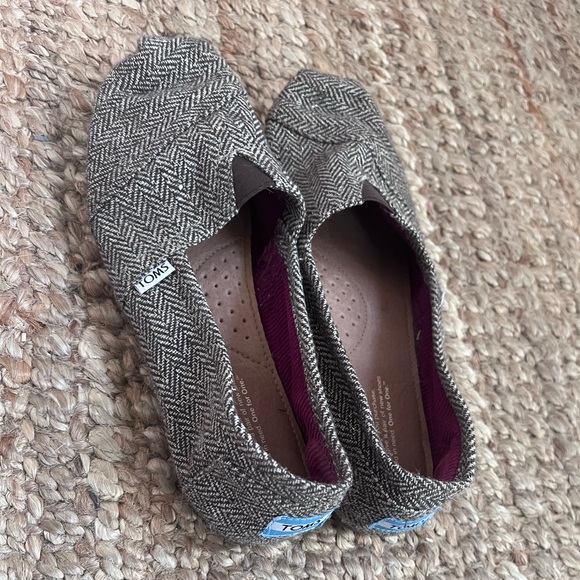 Tom’s twill with a little sparkle flats - Picture 2 of 5